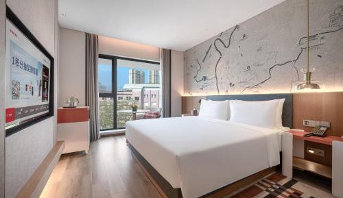 Deluxe Queen Room