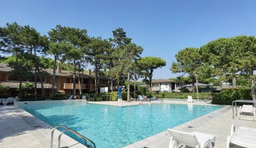 Apartment with Pool View 