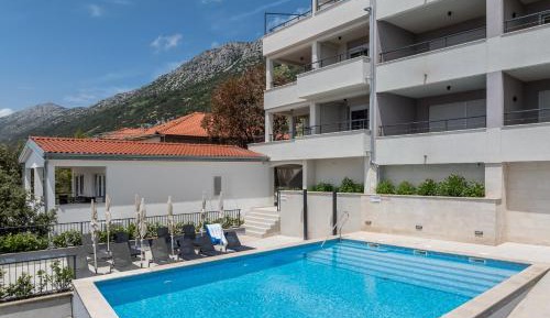 One-Bedroom Apartment with Sea View and Balcony
