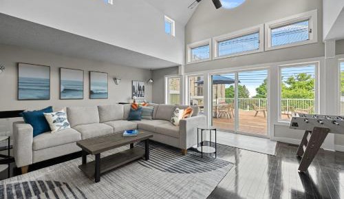Two-Bedroom Apartment with City View