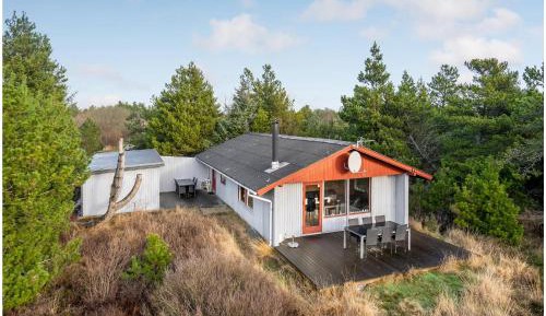 Three-Bedroom Holiday Home 