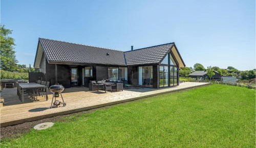 Four-Bedroom Holiday Home