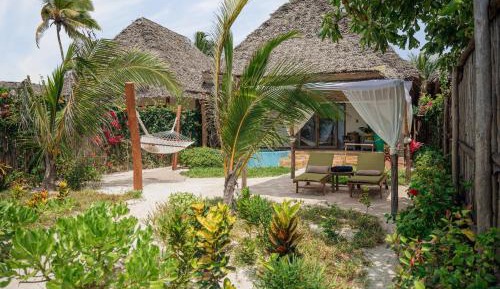 Beachfront bungalow with plunge pool