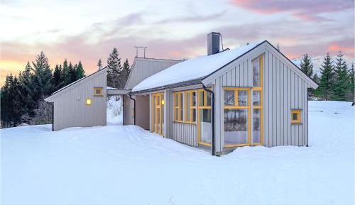 Three-Bedroom Holiday Home 