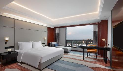 Deluxe Queen Room