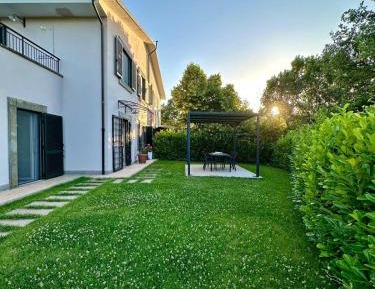 Deluxe Two-Bedroom Apartment with Garden View