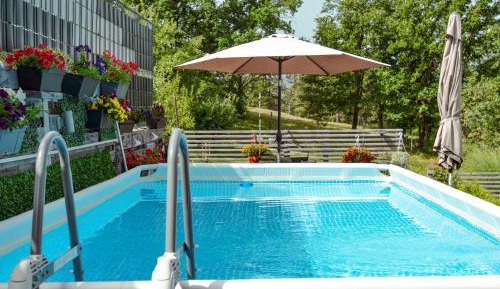 Apartment with Pool View 