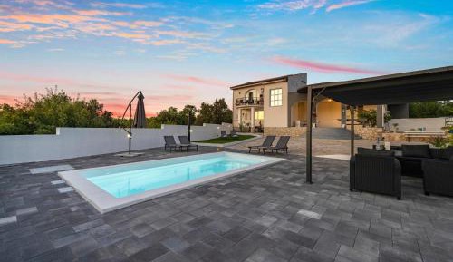 Four-Bedroom Holiday Home