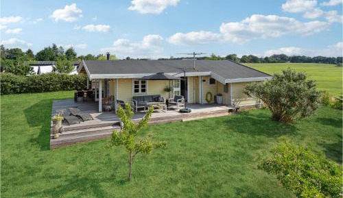 Three-Bedroom Holiday Home 