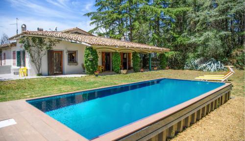 Two-Bedroom Holiday Home
