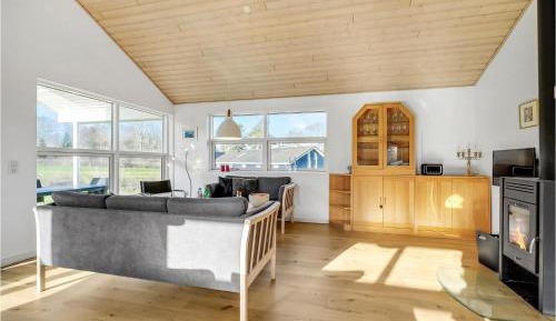 Three-Bedroom Holiday Home 
