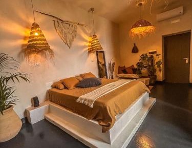 Deluxe Double Room with Side Sea View