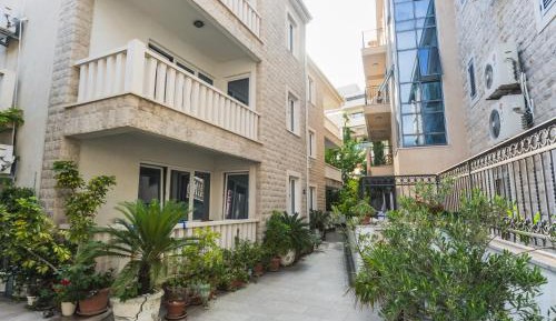One-Bedroom Apartment with Balcony