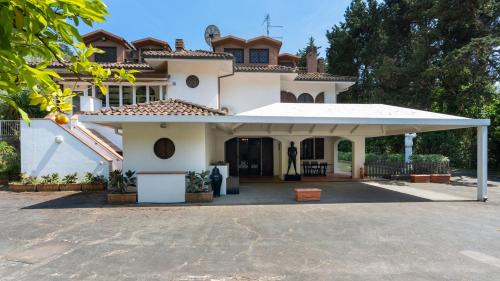 Seven-Bedroom Villa