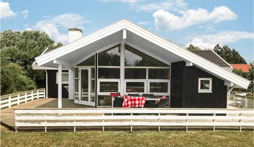 Three-Bedroom Holiday Home 