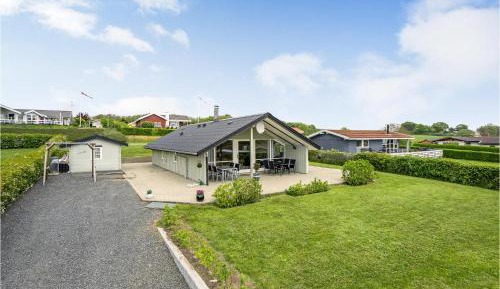 Three-Bedroom Holiday Home 