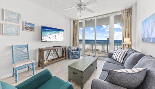Three-Bedroom Apartment with Balcony