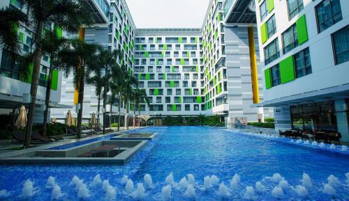 Apartment with Pool View 