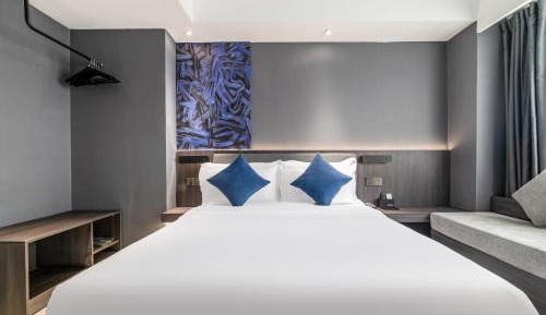 Deluxe  Queen Bed Room