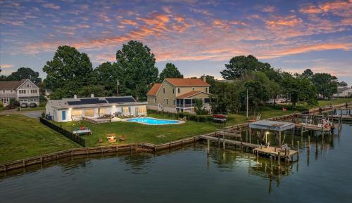 Four-Bedroom Holiday Home