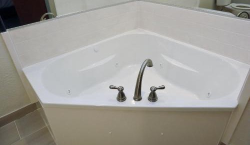 Deluxe King Suite with Hearing Access - Non-Smoking