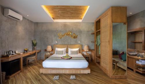 Junior Suite with Daily Afternoon Tea and Free Benefit