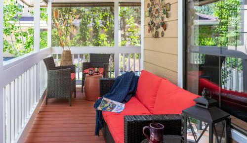 Premium King with Porch