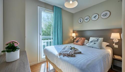 One-Bedroom Apartment with Terrace or Balcony (5 People)