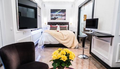 Suite with Hot Tub