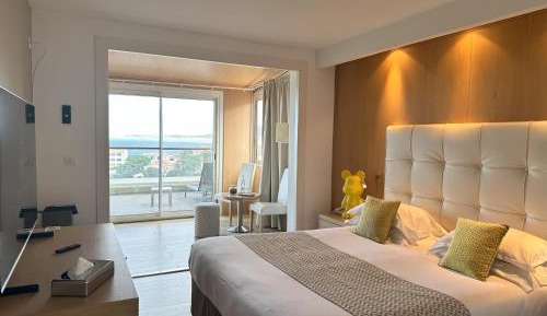 L+ sup • Double or Twin Room - Terrace with Sea View