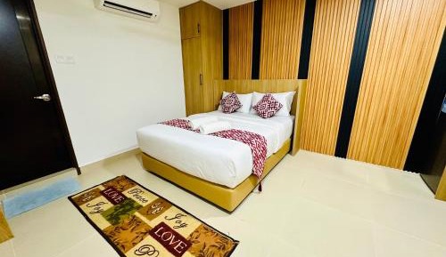 Deluxe Queen Room