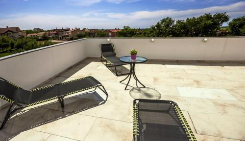 One-Bedroom Apartment Ground Floor with Balcony