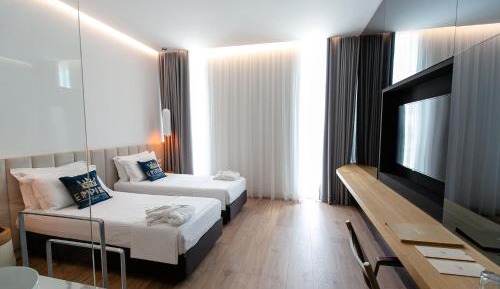 Deluxe Double or Twin Room with Mountain View
