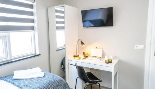 Single Room with Shared Bathroom
