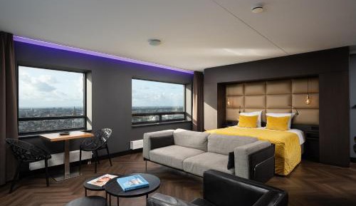 Penthouse Deluxe Studio Top Floor (29th) Corner Sea & City View 730