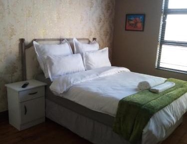 Deluxe Double Room (1 adult + 2 children)