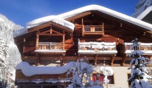 One-Bedroom Apartment (2 Adults + 2 Children)