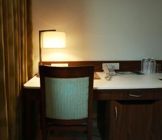 Fairfield Deluxe Queen Room City with early check-in & late check-out*