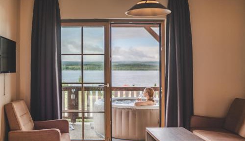 Two-Bedroom Apartment with Hot Tub and Terrace