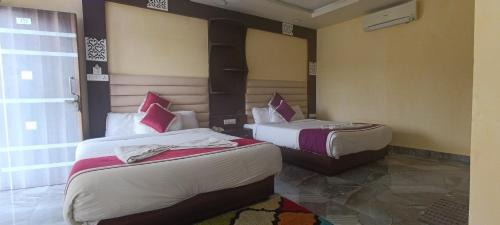 Deluxe Double Room with Extra Bed