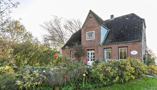 Villa with Garden View
