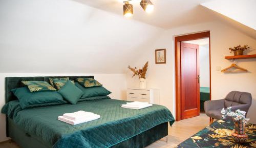 Three-Bedroom Deluxe Apartment