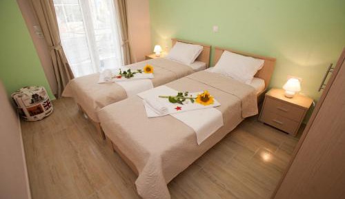 Apartment with Garden View