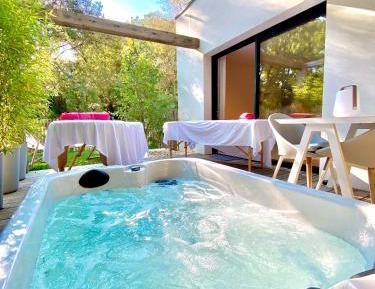 Deluxe Double or Twin Room with Spa Bath
