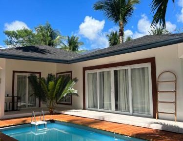 Villa with Garden View
