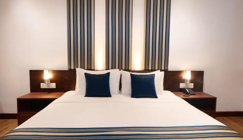 Deluxe King Room with Balcony 