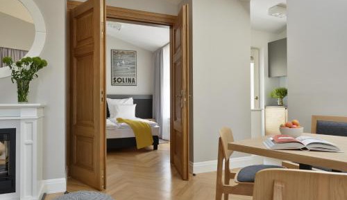 One-Bedroom Apartment with Fireplace