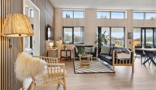 Five-Bedroom Holiday Home