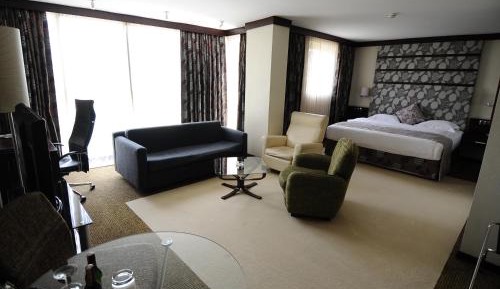 Two Connecting Deluxe Double Rooms
