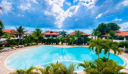 Apartment with Pool View 